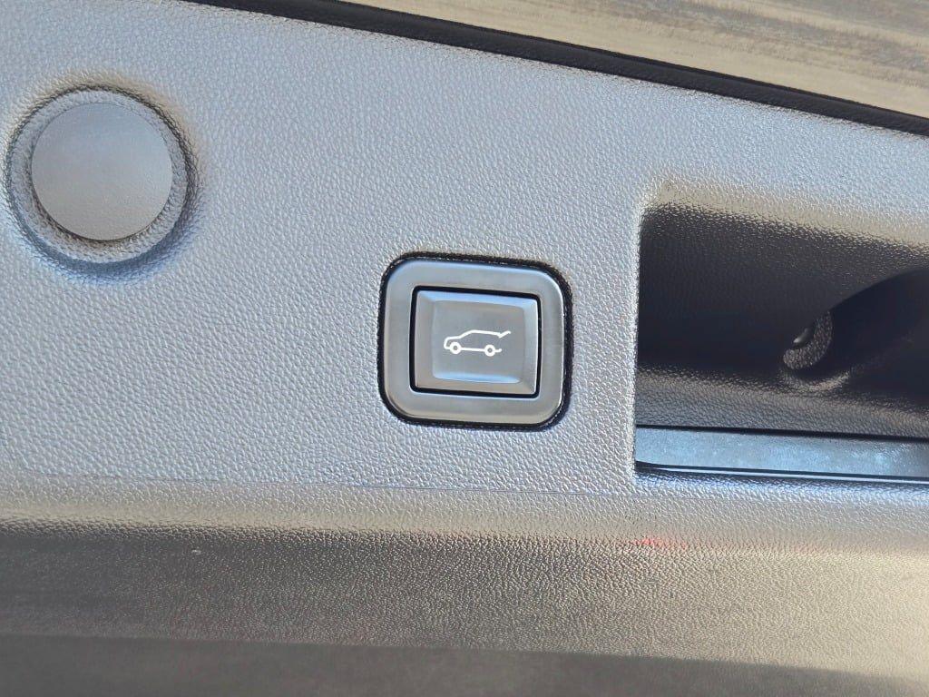 used 2022 Chevrolet Equinox car, priced at $21,845