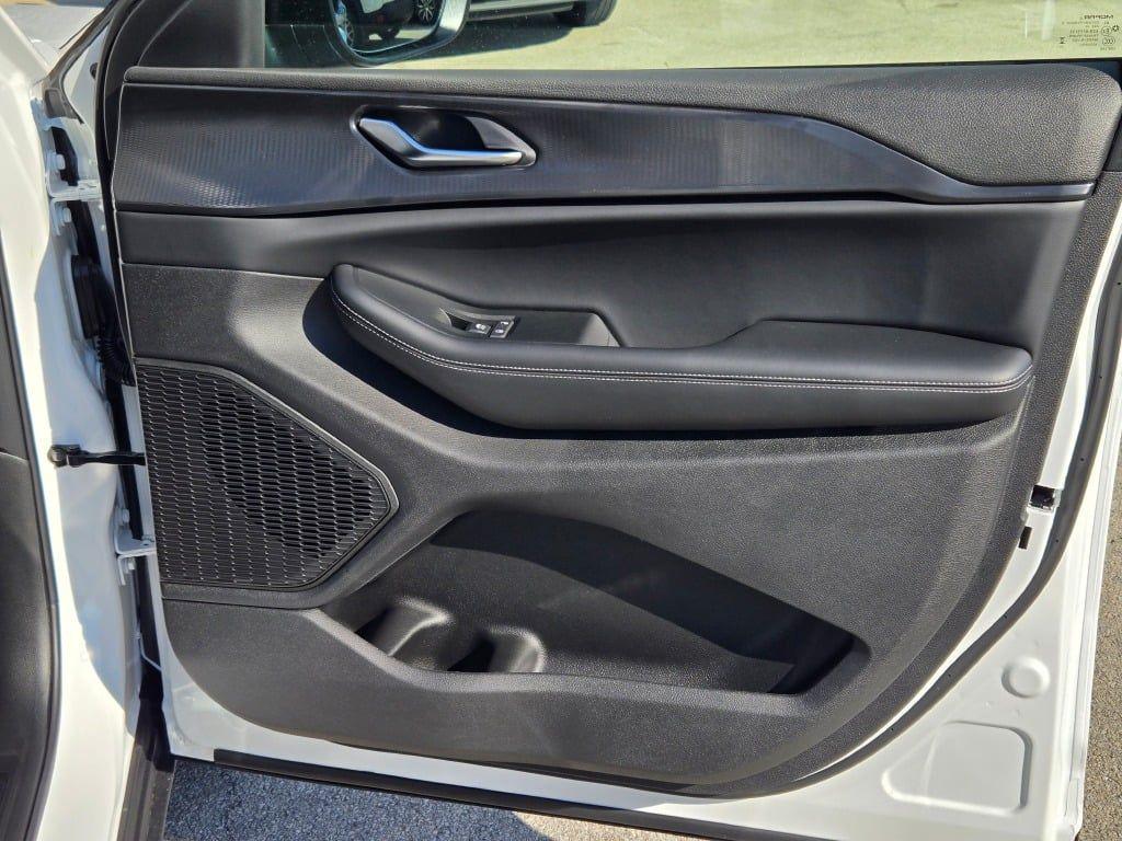 new 2025 Jeep Grand Cherokee car, priced at $37,762