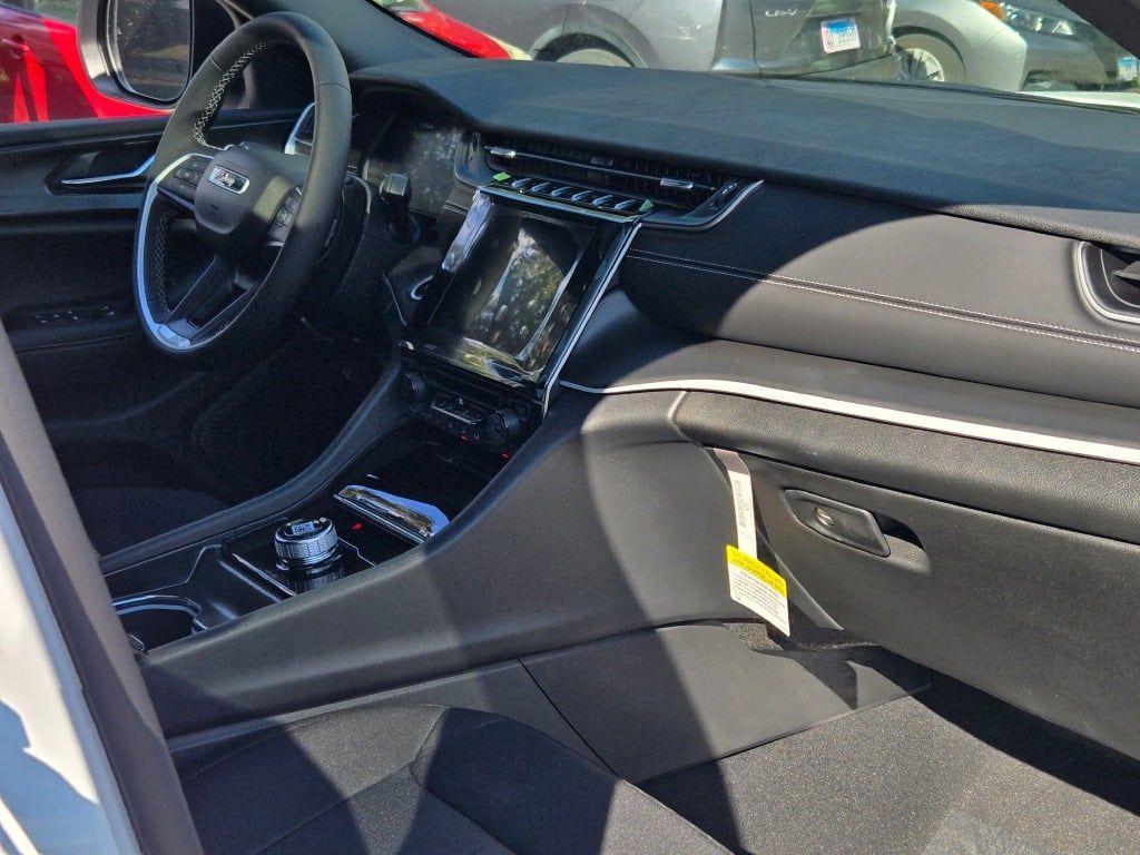 new 2025 Jeep Grand Cherokee car, priced at $37,762