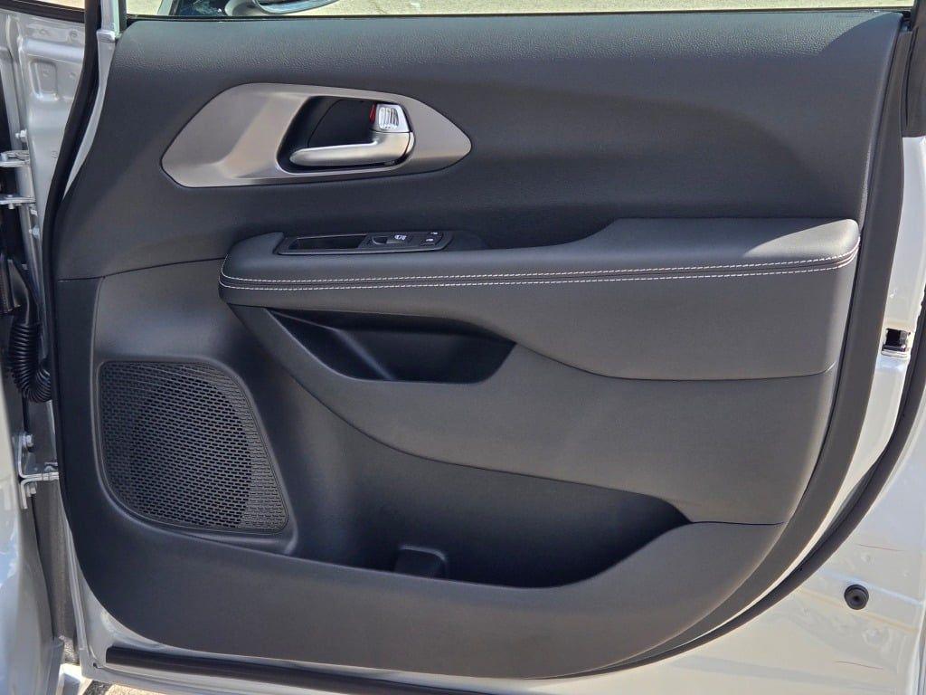 new 2026 Chrysler Pacifica car, priced at $42,980