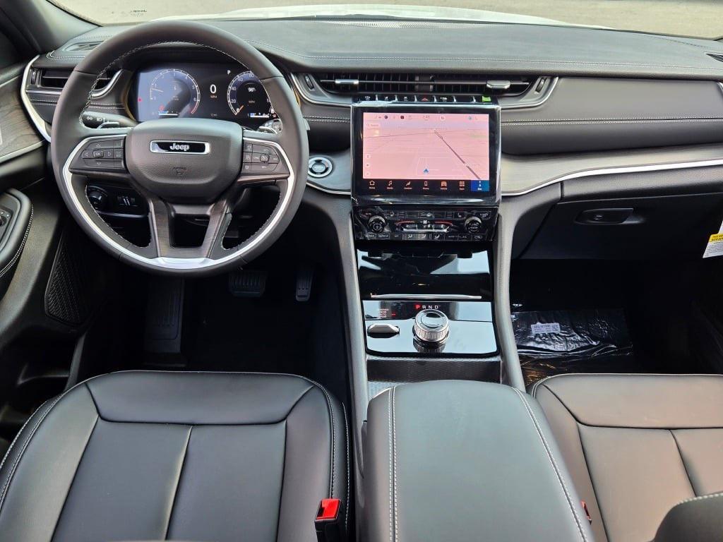 new 2025 Jeep Grand Cherokee car, priced at $42,000