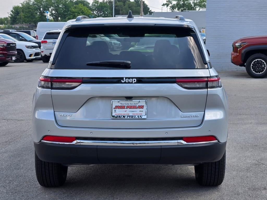 new 2025 Jeep Grand Cherokee car, priced at $42,000
