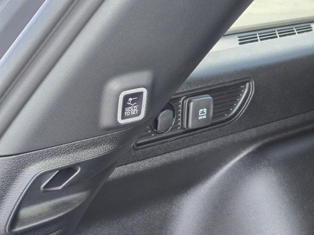new 2025 Jeep Grand Cherokee car, priced at $42,000