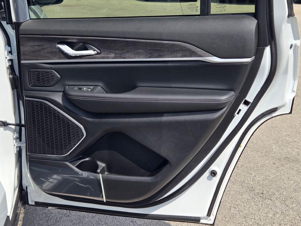 new 2025 Jeep Grand Cherokee L car, priced at $45,625