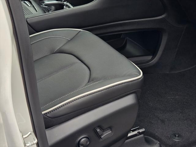 new 2025 Chrysler Pacifica car, priced at $52,670
