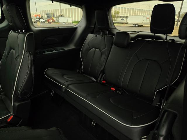 new 2025 Chrysler Pacifica car, priced at $52,670