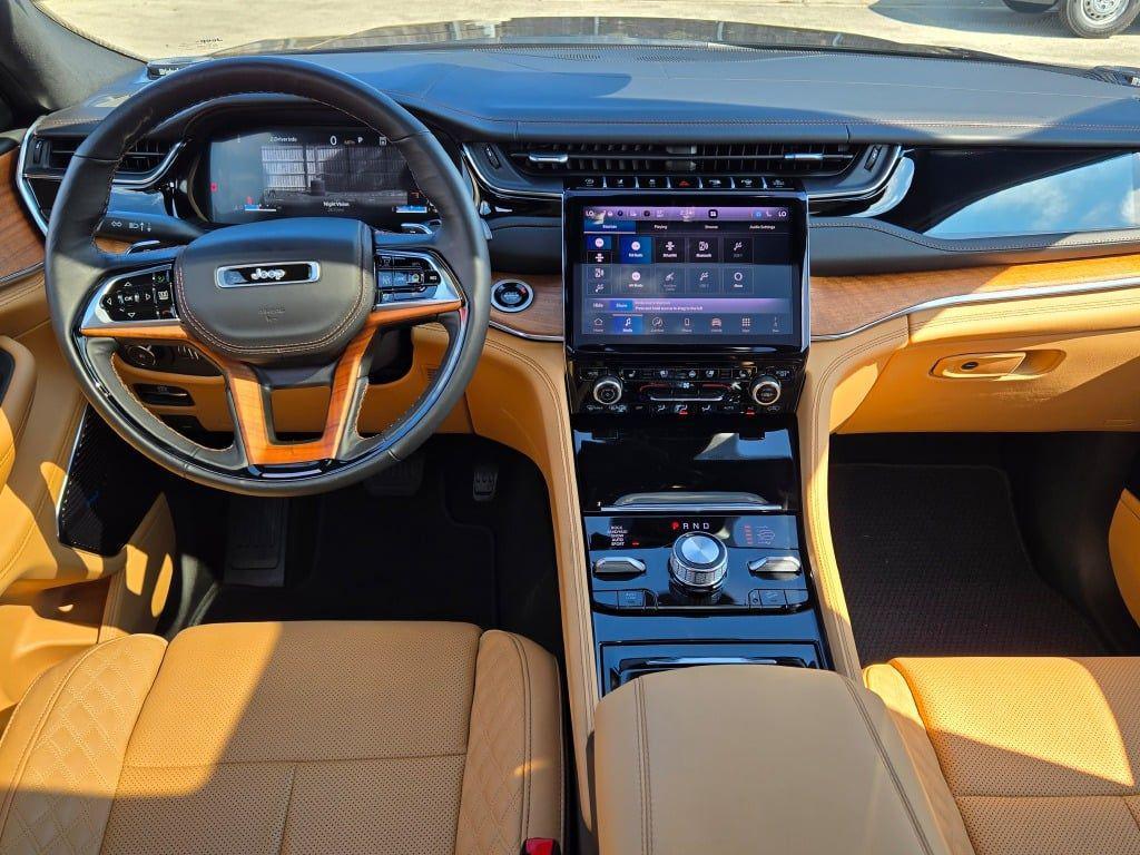 new 2025 Jeep Grand Cherokee car, priced at $59,777