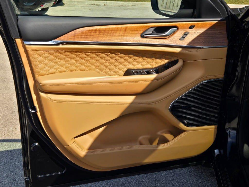 new 2025 Jeep Grand Cherokee car, priced at $59,777