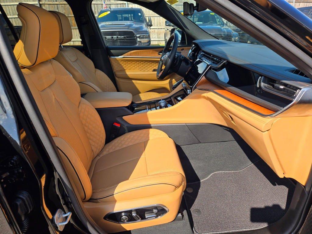 new 2025 Jeep Grand Cherokee car, priced at $59,777