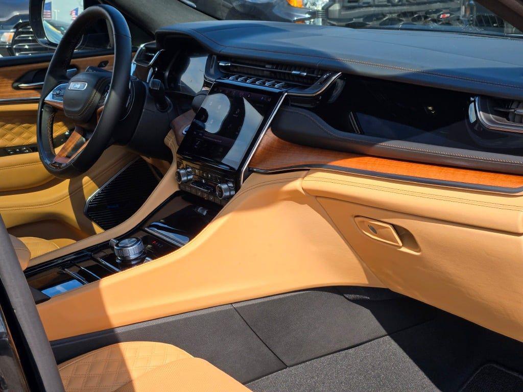 new 2025 Jeep Grand Cherokee car, priced at $59,777