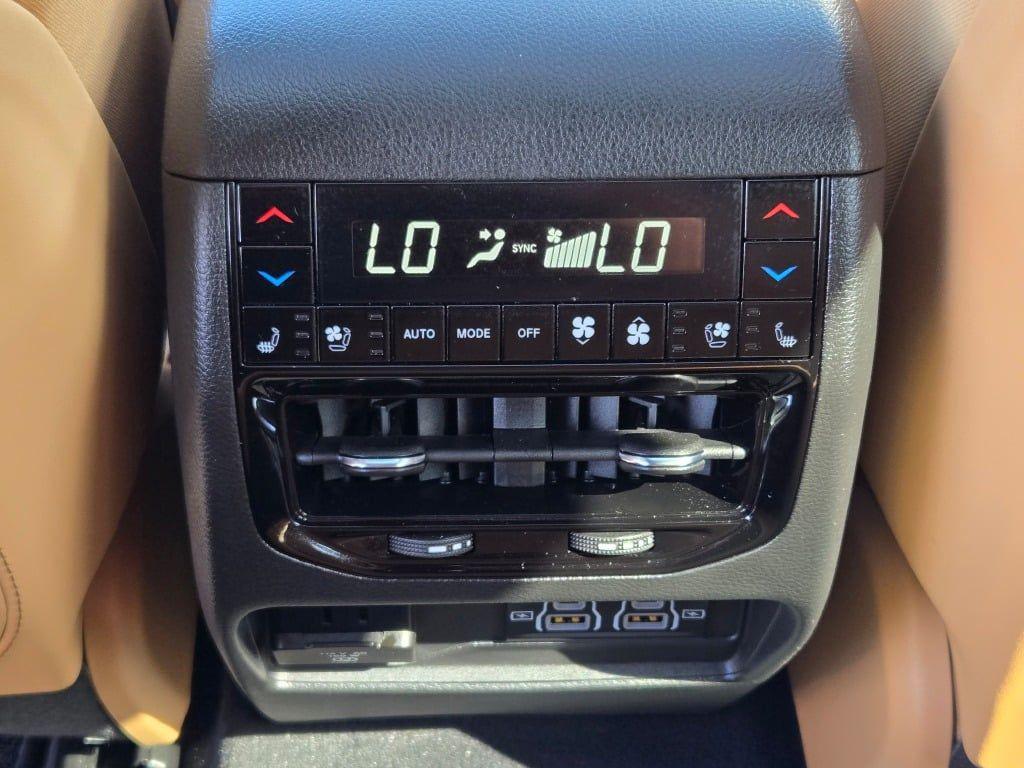 new 2025 Jeep Grand Cherokee car, priced at $59,777