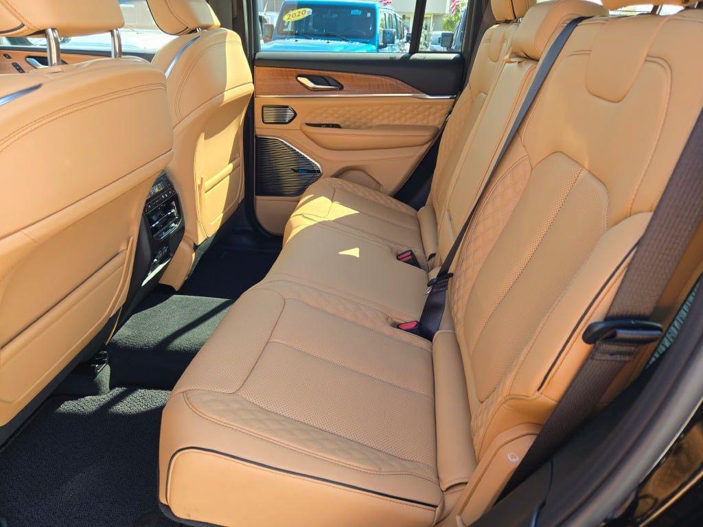 new 2025 Jeep Grand Cherokee car, priced at $59,777