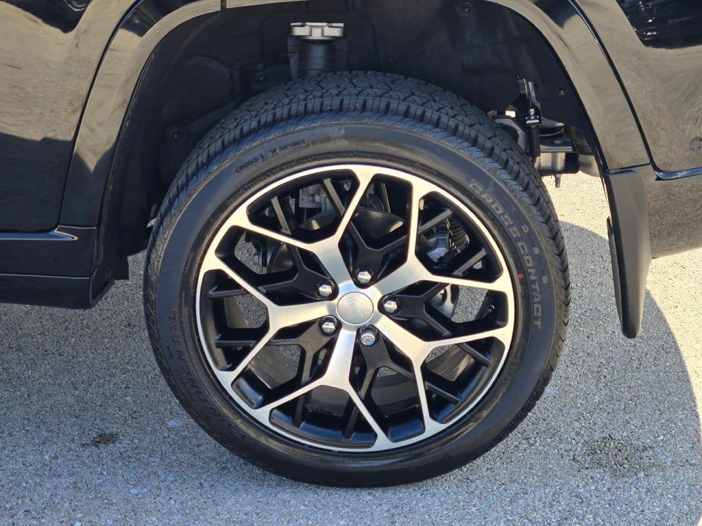 new 2025 Jeep Grand Cherokee car, priced at $59,777