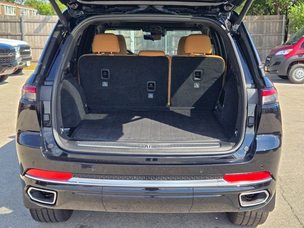 new 2025 Jeep Grand Cherokee car, priced at $59,777