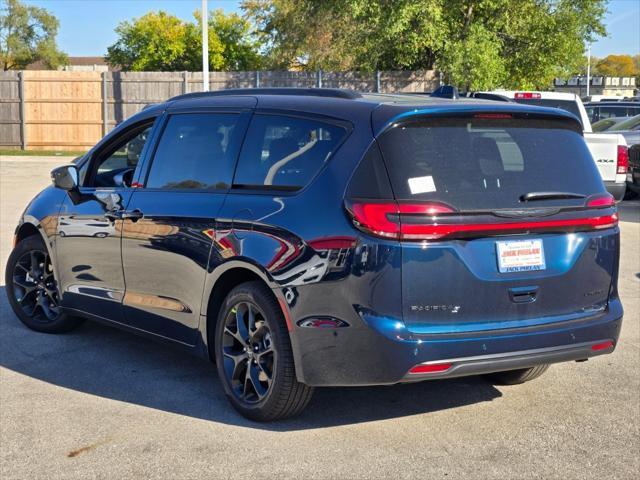 new 2025 Chrysler Pacifica car, priced at $49,623