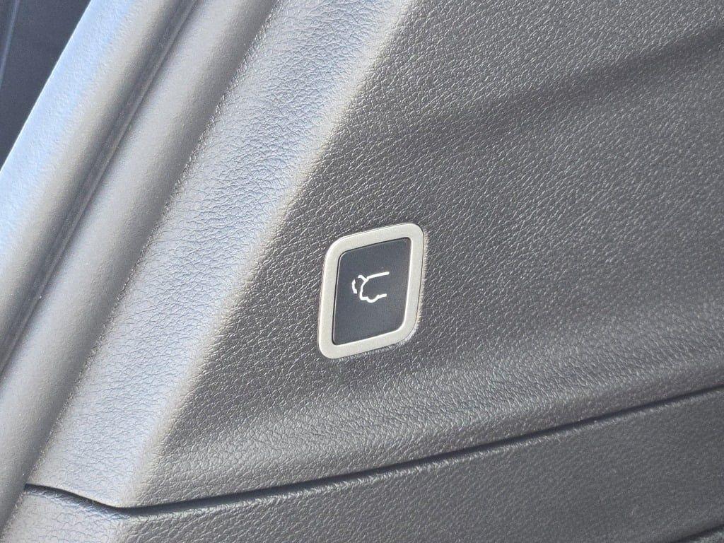 new 2026 Chrysler Pacifica car, priced at $46,001