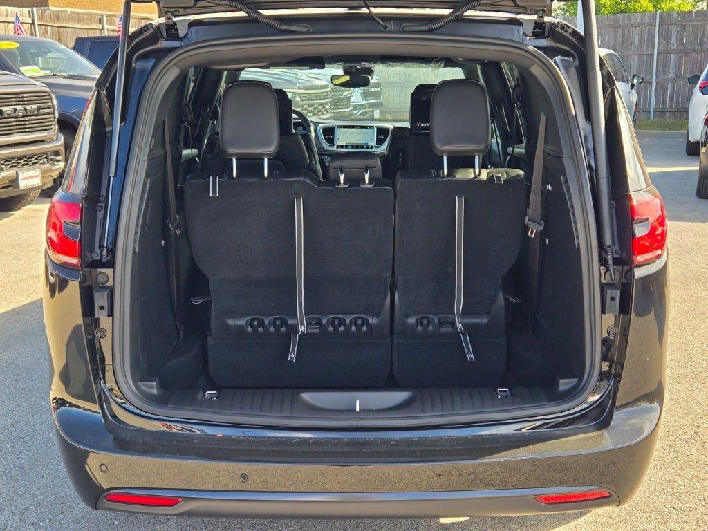 new 2026 Chrysler Pacifica car, priced at $46,001