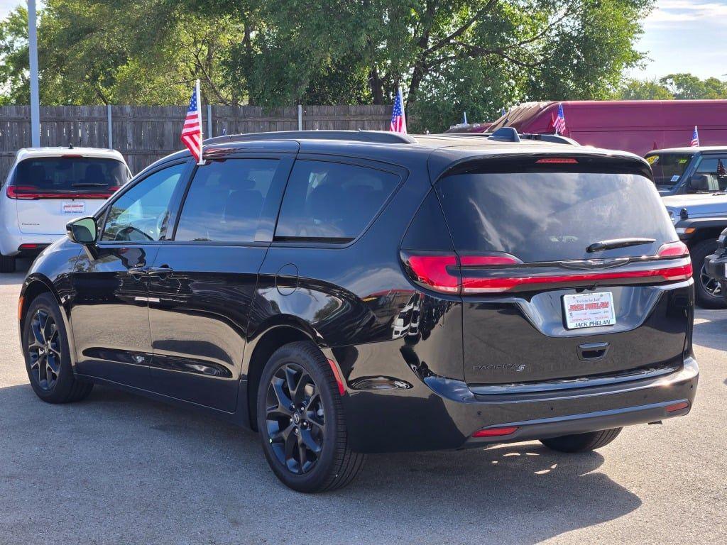 new 2026 Chrysler Pacifica car, priced at $46,001