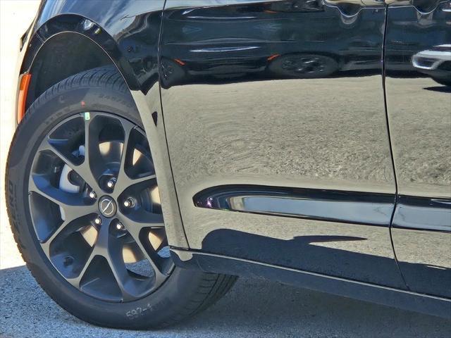 new 2025 Chrysler Pacifica car, priced at $52,249