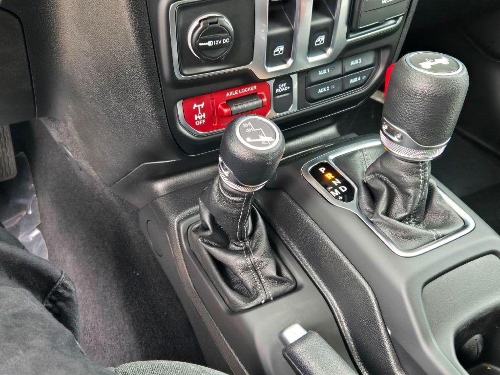 new 2025 Jeep Wrangler car, priced at $41,092