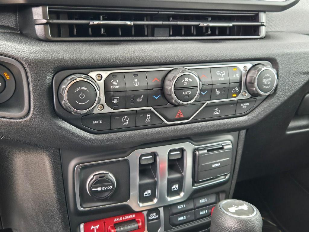 new 2025 Jeep Wrangler car, priced at $41,092