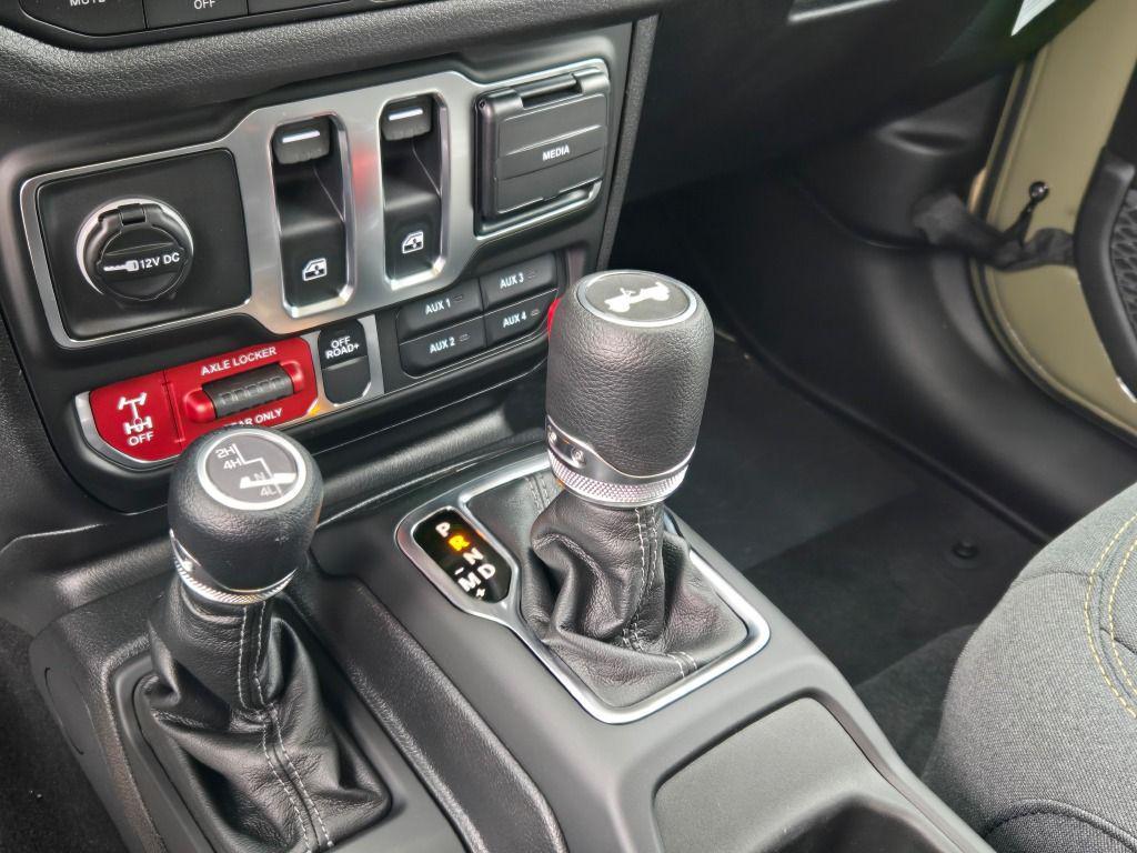 new 2025 Jeep Wrangler car, priced at $41,092