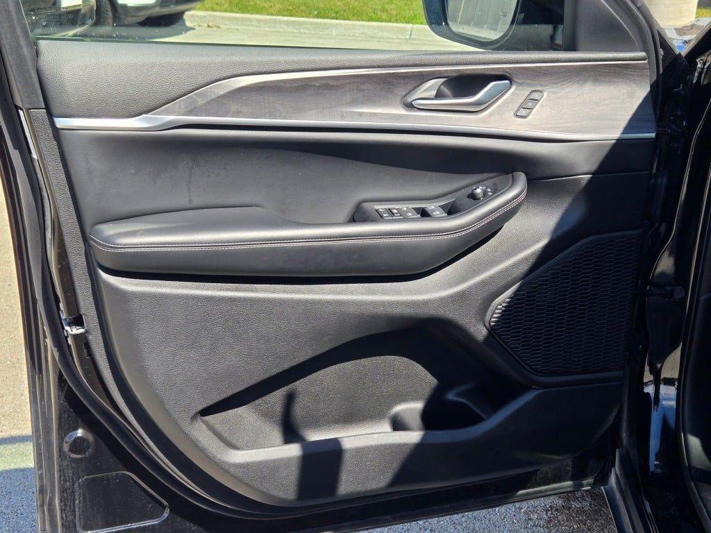 used 2024 Jeep Grand Cherokee L car, priced at $37,458