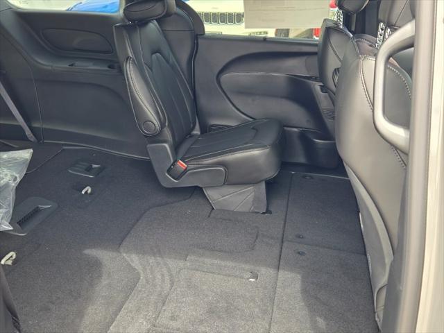new 2025 Chrysler Pacifica car, priced at $46,248