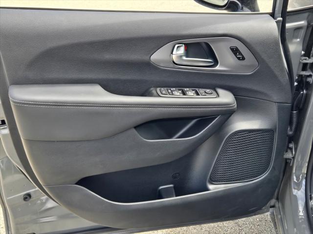 new 2025 Chrysler Pacifica car, priced at $46,248