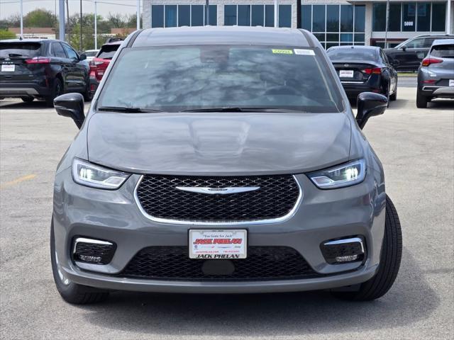 new 2025 Chrysler Pacifica car, priced at $46,248