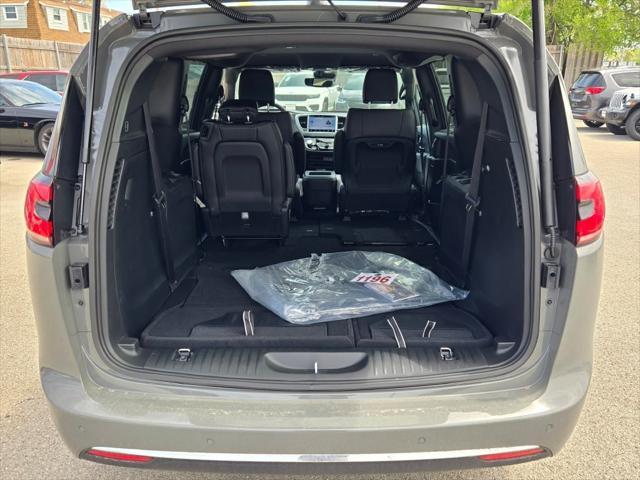 new 2025 Chrysler Pacifica car, priced at $46,248