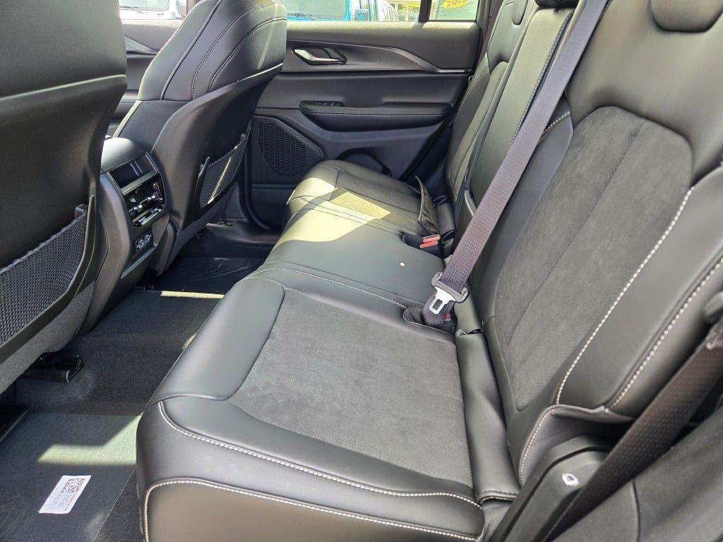 new 2025 Jeep Grand Cherokee car, priced at $39,846