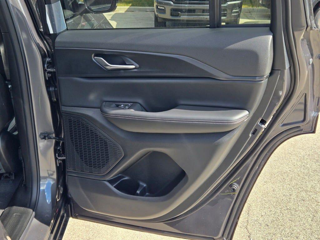 new 2025 Jeep Grand Cherokee car, priced at $39,846