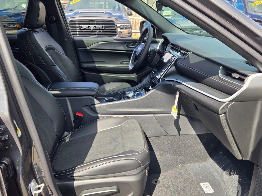 new 2025 Jeep Grand Cherokee car, priced at $39,846