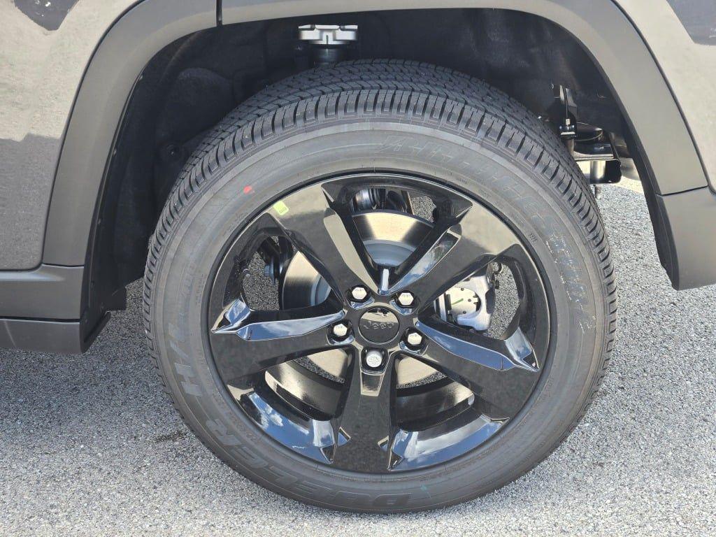 new 2025 Jeep Grand Cherokee car, priced at $39,846