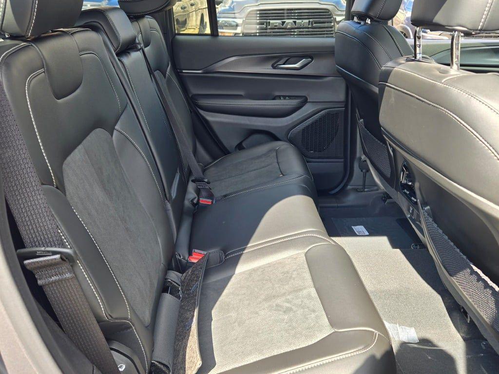 new 2025 Jeep Grand Cherokee car, priced at $39,846