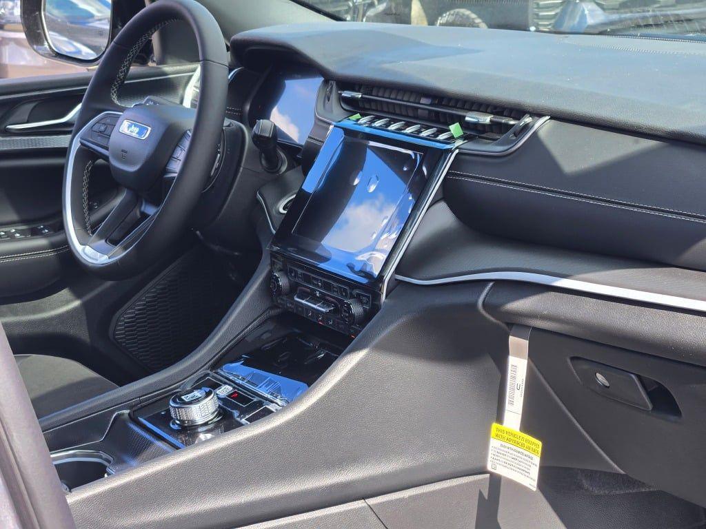 new 2025 Jeep Grand Cherokee car, priced at $39,846