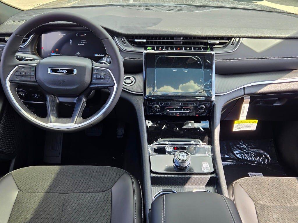 new 2025 Jeep Grand Cherokee car, priced at $39,846