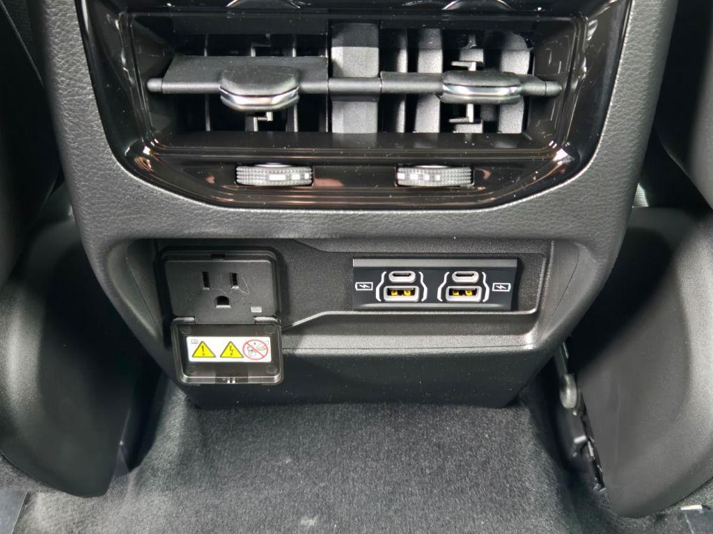 new 2025 Jeep Grand Cherokee car, priced at $37,664