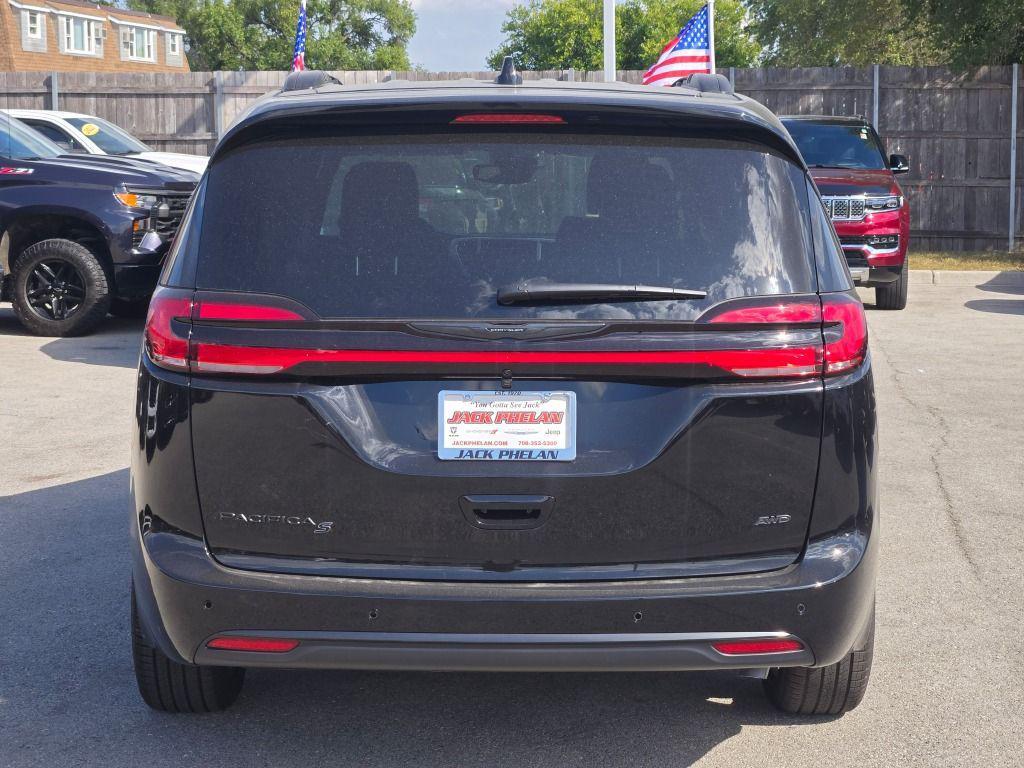 new 2026 Chrysler Pacifica car, priced at $44,804