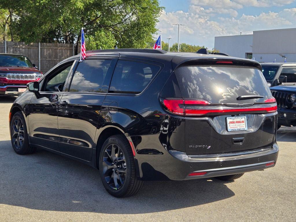 new 2026 Chrysler Pacifica car, priced at $44,804