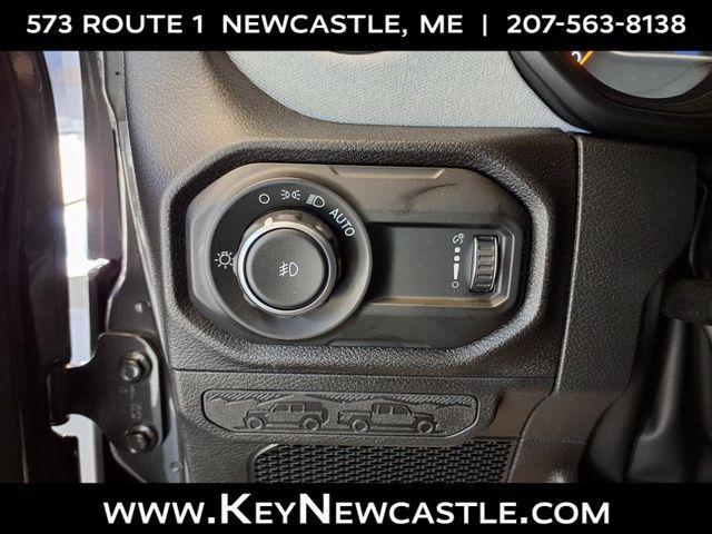 new 2025 Jeep Wrangler car, priced at $45,670