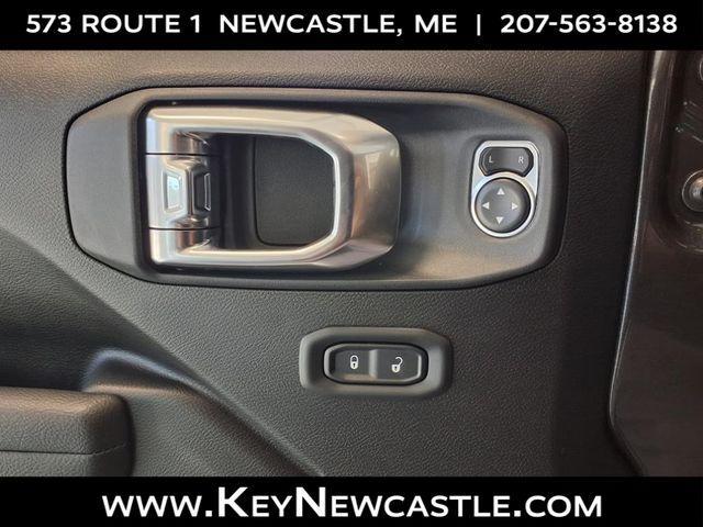 new 2025 Jeep Wrangler car, priced at $45,670