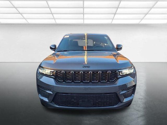 new 2025 Jeep Grand Cherokee car, priced at $42,125