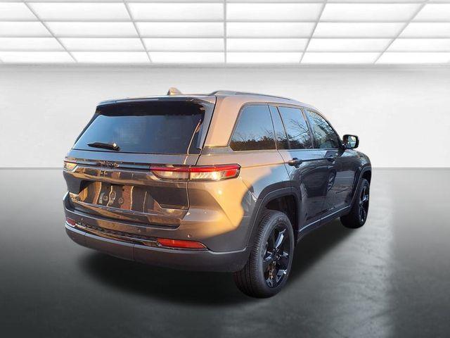 new 2025 Jeep Grand Cherokee car, priced at $42,125