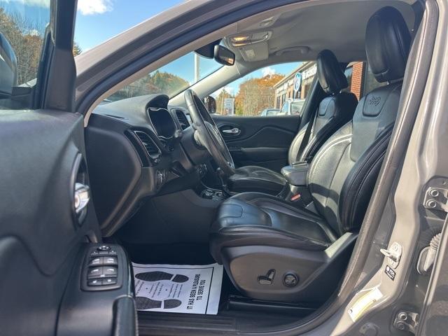 used 2023 Jeep Cherokee car, priced at $22,995