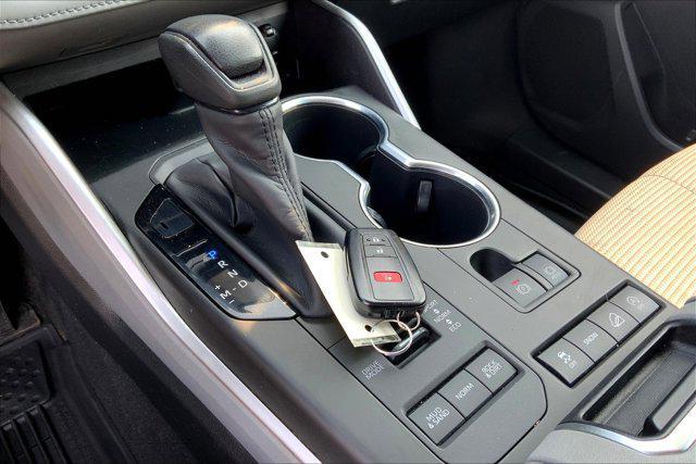 used 2020 Toyota Highlander car, priced at $25,500