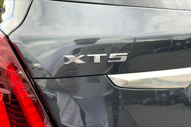 used 2022 Cadillac XT5 car, priced at $31,500