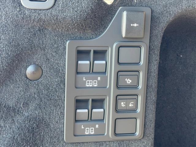 new 2025 Land Rover Discovery car, priced at $71,003