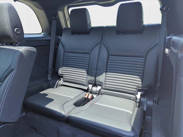 new 2024 Land Rover Discovery car, priced at $74,118